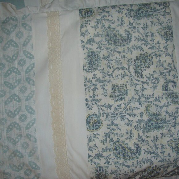 QUEEN SIZE DUVET COVER WITH 2 QN. SHAMS, 2 DECOR PILLOWS AND 2 SQ. PILLOW SHAMS - Picture 7 of 12